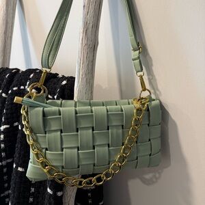 Green Woven Shoulder Bag with Gold Chain